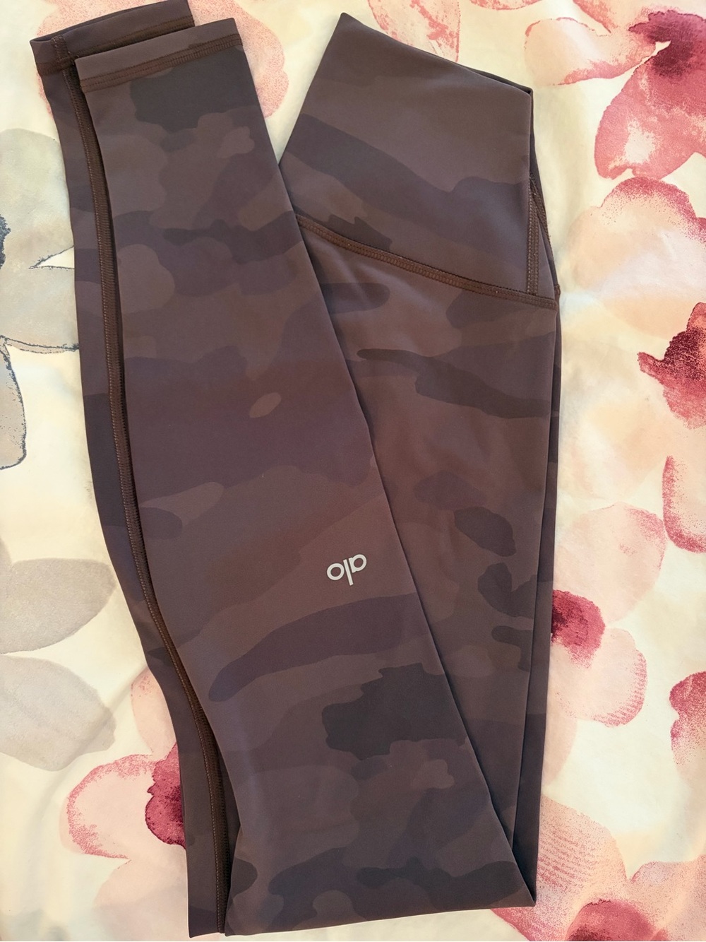 ALO Yoga Brown Camo Leggings -xxs